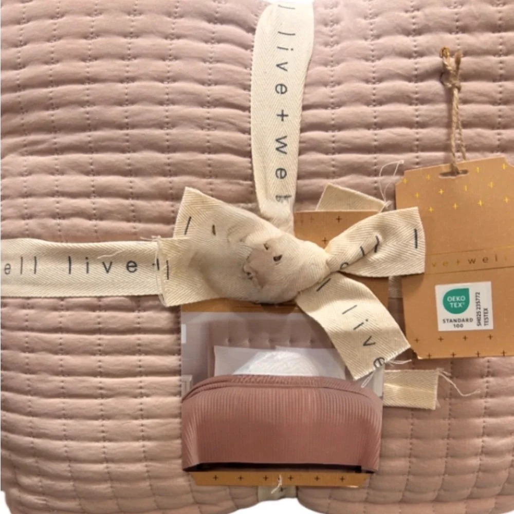 Live Well Full/Queen Rose Dust Quilt 90”x90” New 100% Polyester